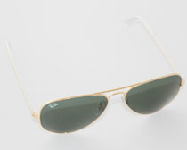 Sonnenbrille Aviator von Ray-Ban ist wohl die bekannteste Pilotenbrille von Ray-Ban; klassisch, zeitlos schön